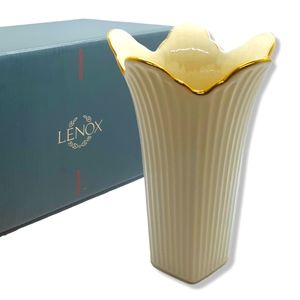 NOS Lenox Meridian Vase Ivory With 24K Gold Trim Fluted Ribbed ORIGINAL BOX NTW